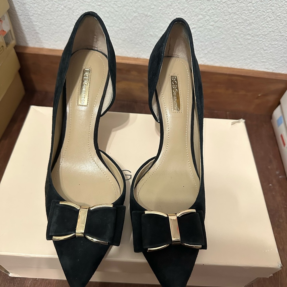 BCBG black, suede pumps